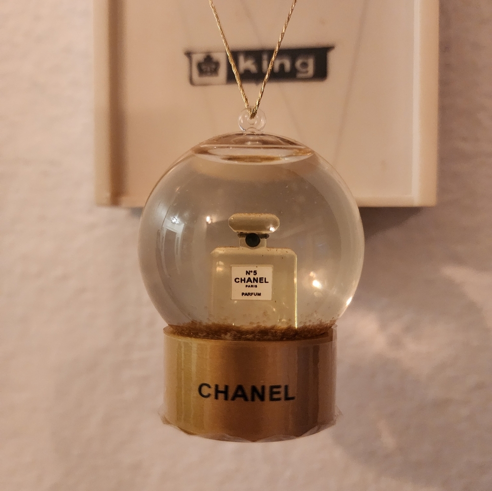 CHANEL 2021 Snow Globe Limited Edition